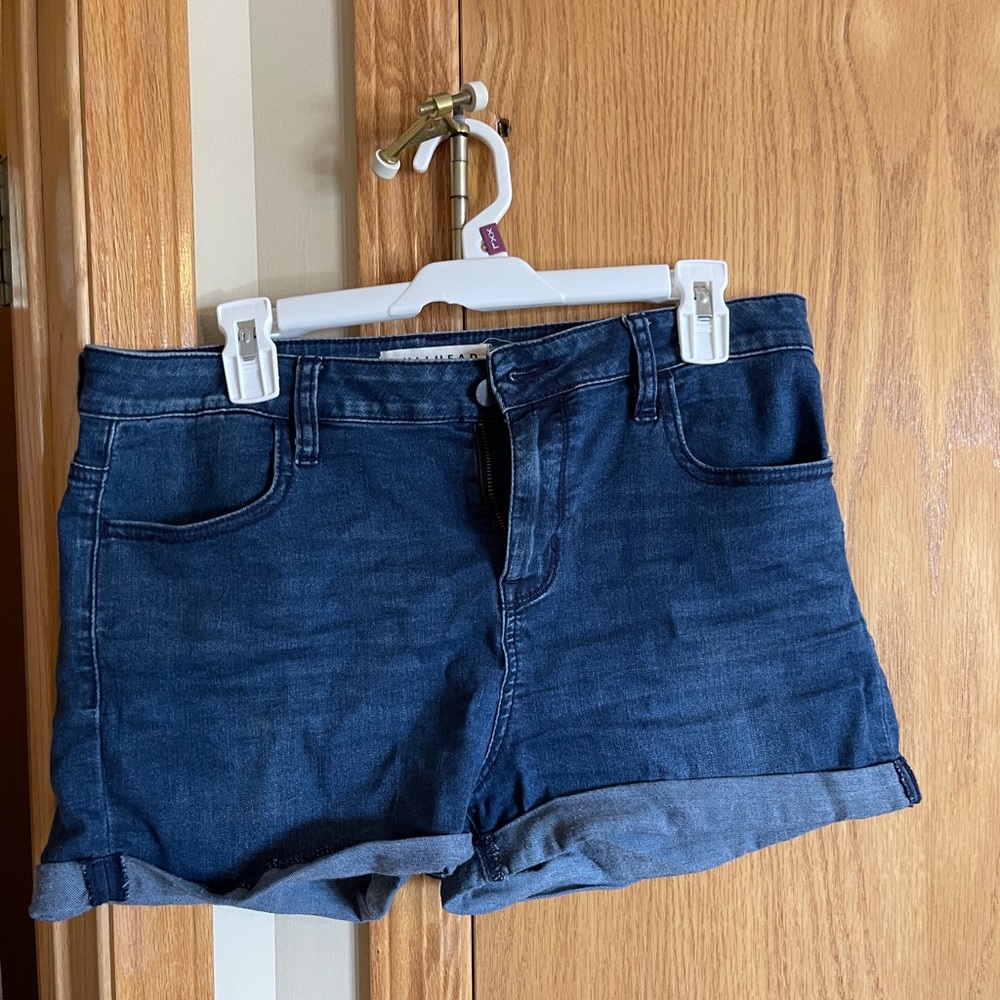 Bullhead size 31 pacsun jeanshorts! Super cute for spring and summer! Never worn